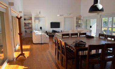 CASA 5 AMB VENTA EN ISLA DEL ESTE.QUINCHO AMARRA
