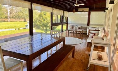 CASA 5 AMB VENTA EN ISLA DEL ESTE.QUINCHO AMARRA