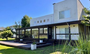 CASA 5 AMB VENTA EN ISLA DEL ESTE.QUINCHO AMARRA