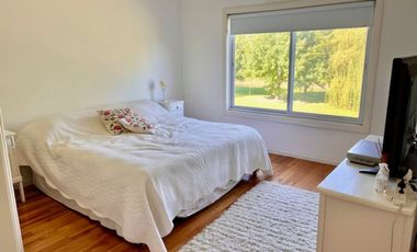 CASA 5 AMB VENTA EN ISLA DEL ESTE.QUINCHO AMARRA