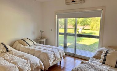 CASA 5 AMB VENTA EN ISLA DEL ESTE.QUINCHO AMARRA