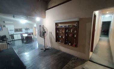 Venta terreno con casa 3 amb y parque Berazategui