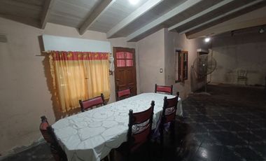 Venta terreno con casa 3 amb y parque Berazategui