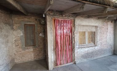 Venta terreno con casa 3 amb y parque Berazategui