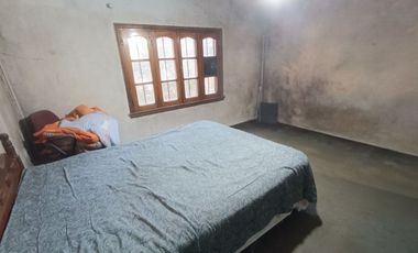 Venta terreno con casa 3 amb y parque Berazategui