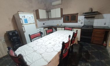 Venta terreno con casa 3 amb y parque Berazategui