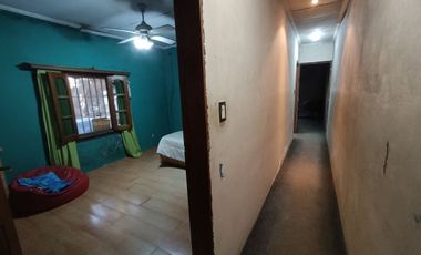 Venta terreno con casa 3 amb y parque Berazategui