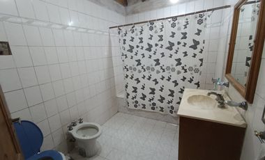 Venta terreno con casa 3 amb y parque Berazategui