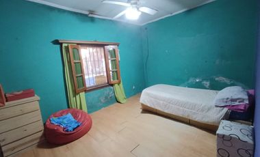 Venta terreno con casa 3 amb y parque Berazategui