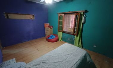 Venta terreno con casa 3 amb y parque Berazategui