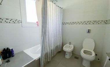 Casa de 4 dormitorios con pileta - City Bell