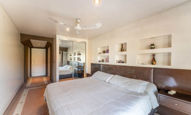 VENTA CASA - 6 AMB  PILETA/JARDIN/COCHERAS