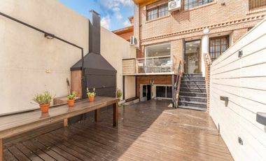 VENTA CASA - 6 AMB  PILETA/JARDIN/COCHERAS