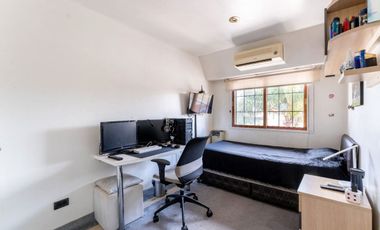 VENTA CASA - 6 AMB  PILETA/JARDIN/COCHERAS