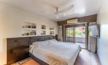 VENTA CASA - 6 AMB  PILETA/JARDIN/COCHERAS