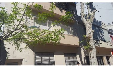 VENTA 4 AMBIENTES c/BALCÓN FRENTE 1°Piso TIPO CASA