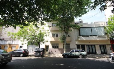 VENTA 4 AMBIENTES c/BALCÓN FRENTE 1°Piso TIPO CASA