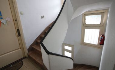VENTA 4 AMBIENTES c/BALCÓN FRENTE 1°Piso TIPO CASA