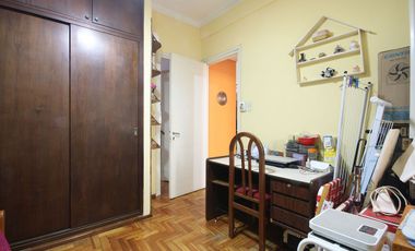 VENTA 4 AMBIENTES c/BALCÓN FRENTE 1°Piso TIPO CASA