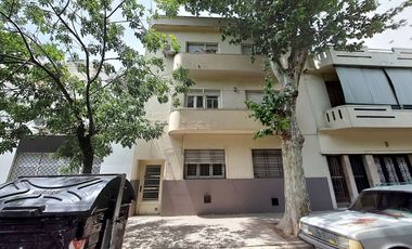 VENTA 4 AMBIENTES c/BALCÓN FRENTE 1°Piso TIPO CASA