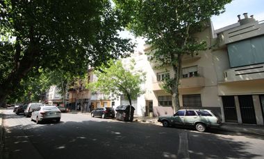VENTA 4 AMBIENTES c/BALCÓN FRENTE 1°Piso TIPO CASA