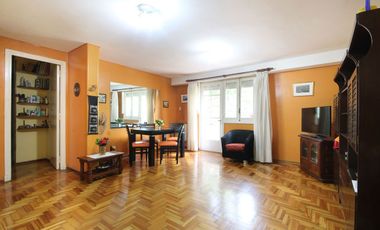 VENTA 4 AMBIENTES c/BALCÓN FRENTE 1°Piso TIPO CASA