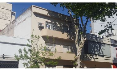 VENTA 4 AMBIENTES c/BALCÓN FRENTE 1°Piso TIPO CASA