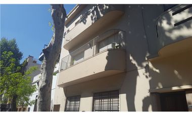 VENTA 4 AMBIENTES c/BALCÓN FRENTE 1°Piso TIPO CASA
