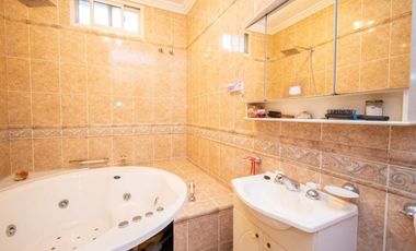 EXCLUSIVA CASA EN VENTA CON QUINCHO Y PILETA