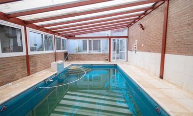EXCLUSIVA CASA EN VENTA CON QUINCHO Y PILETA
