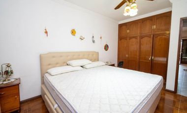 EXCLUSIVA CASA EN VENTA CON QUINCHO Y PILETA