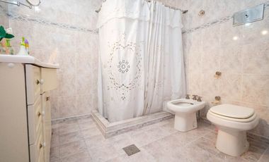 EXCLUSIVA CASA EN VENTA CON QUINCHO Y PILETA