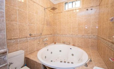 EXCLUSIVA CASA EN VENTA CON QUINCHO Y PILETA