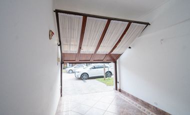 EXCLUSIVA CASA EN VENTA CON QUINCHO Y PILETA