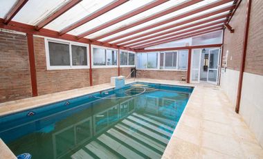 EXCLUSIVA CASA EN VENTA CON QUINCHO Y PILETA