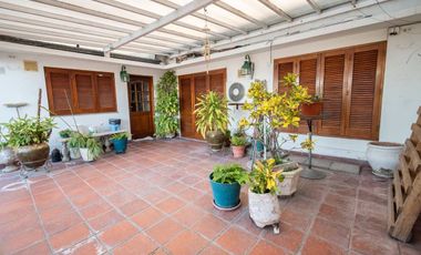 EXCLUSIVA CASA EN VENTA CON QUINCHO Y PILETA