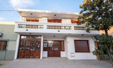 EXCLUSIVA CASA EN VENTA CON QUINCHO Y PILETA