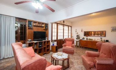 EXCLUSIVA CASA EN VENTA CON QUINCHO Y PILETA