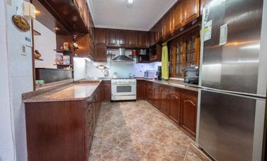 EXCLUSIVA CASA EN VENTA CON QUINCHO Y PILETA