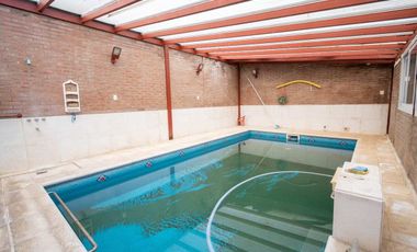 EXCLUSIVA CASA EN VENTA CON QUINCHO Y PILETA