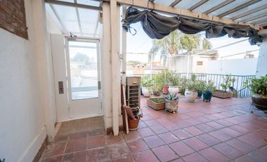 EXCLUSIVA CASA EN VENTA CON QUINCHO Y PILETA