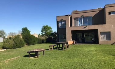 VENTA CASA 5 AMBIENTES  BAN SEBASTIAN OPORTUNIDAD