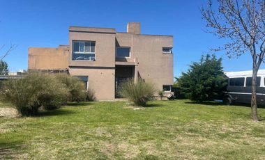 VENTA CASA 5 AMBIENTES  BAN SEBASTIAN OPORTUNIDAD