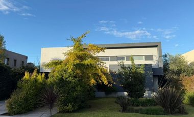 VENTA CASA 7 AMBIENTES LA LOMADA