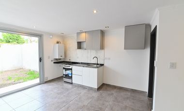 SE VENDE DUPLEX  DOS DORMITORIOS  A ESTRENAR