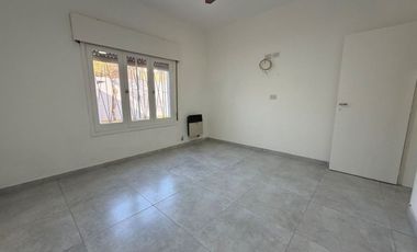 VENTA CASA 2 DORMITORIOS PATIO Y COCHERA