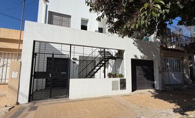 VENTA CASA 2 DORMITORIOS PATIO Y COCHERA