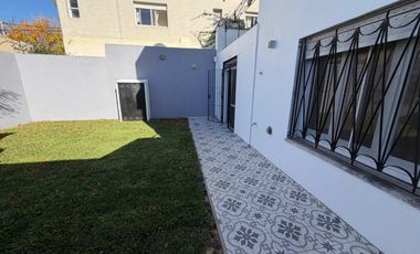 VENTA CASA 2 DORMITORIOS PATIO Y COCHERA