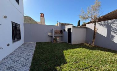 VENTA CASA 2 DORMITORIOS PATIO Y COCHERA