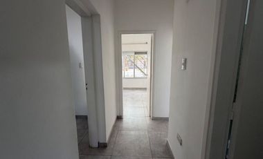VENTA CASA 2 DORMITORIOS PATIO Y COCHERA